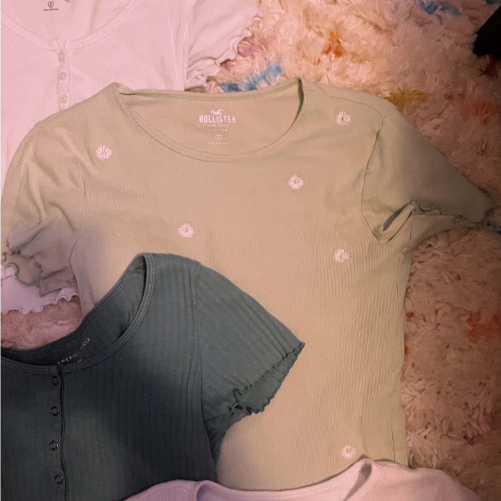 FOUR summer tops from Hollister!! - Picture 4 of 4